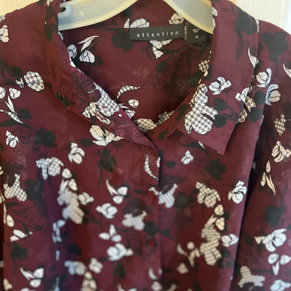 Burgundy Floral Top 1X. Like New - Picture 2 of 6